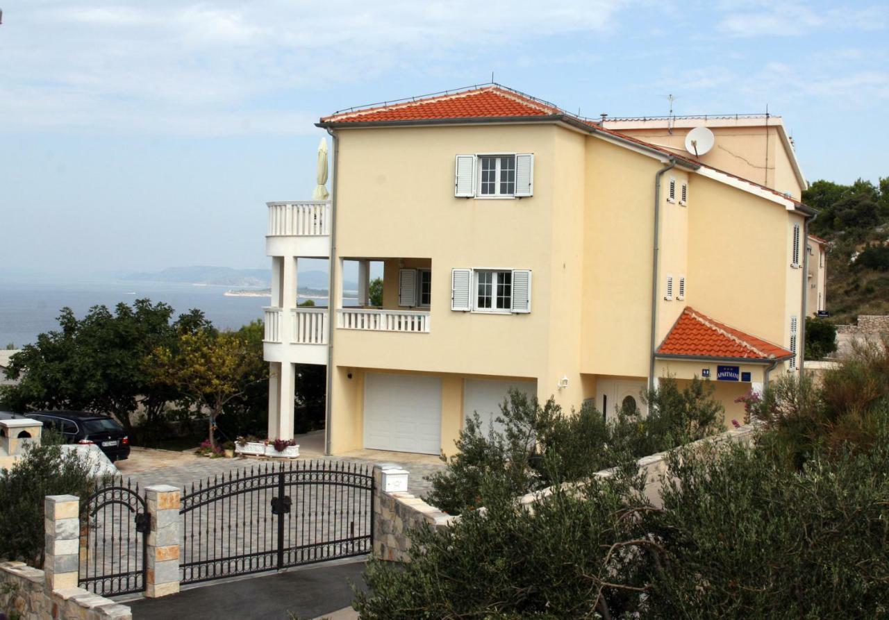 Villa Lovric Примоштен Экстерьер фото